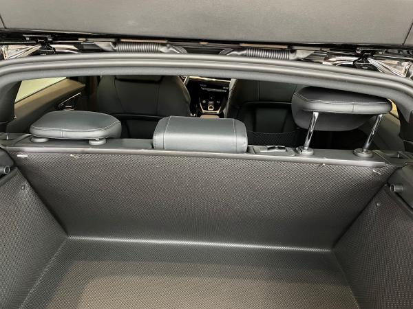 Ein Schutz für den Kofferraum von Audi Q4 e-tron wie ein maßgeschneiderter Mantel.
